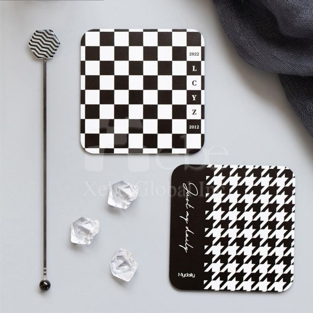 棋盘格造型杯垫