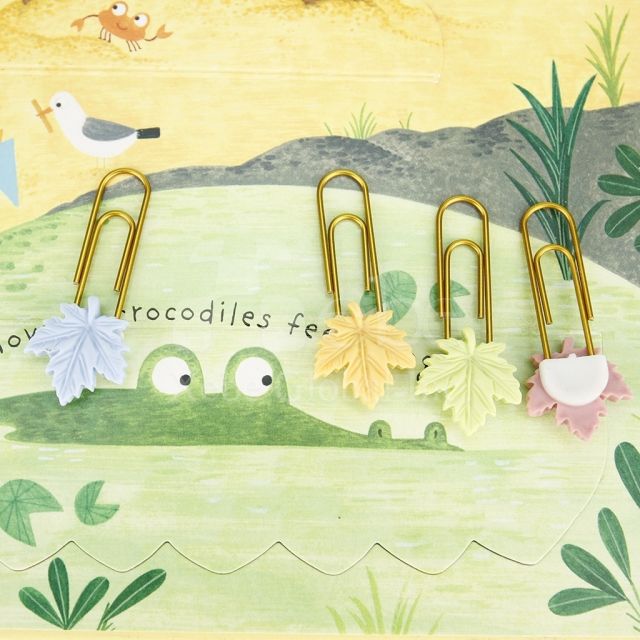 枫叶造型回形针书签