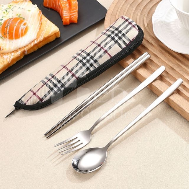 格纹布便携餐具三件组